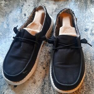 Hey Dudes womens Size 6